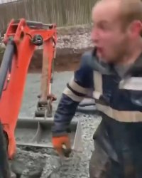 وقتی سرکار حوصله‌ات سر میره ... کلیپ خنده دار کوتاه