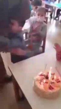 مهربانی معلم عراقی به بچه یتیم | کلیپ زیبا | مادر | مهربانی | کلیپ دیدنی